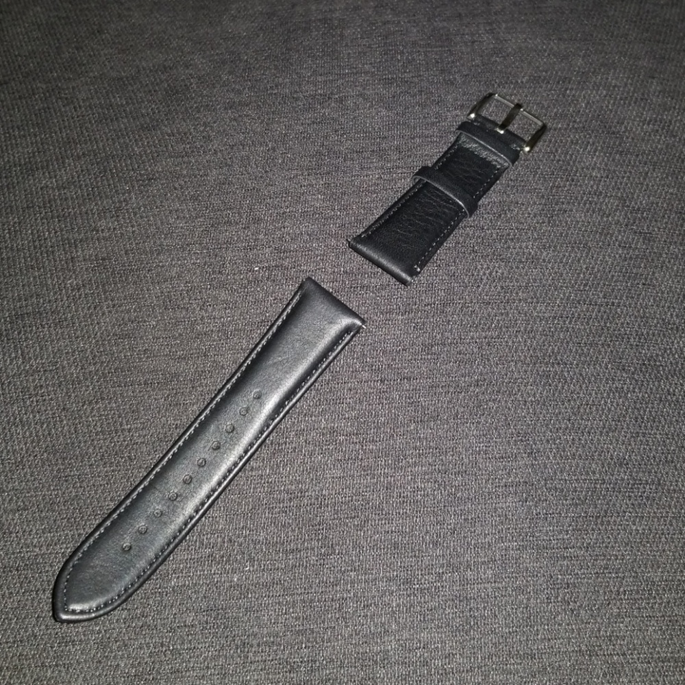 22 mm black leather fossil strap NWOT